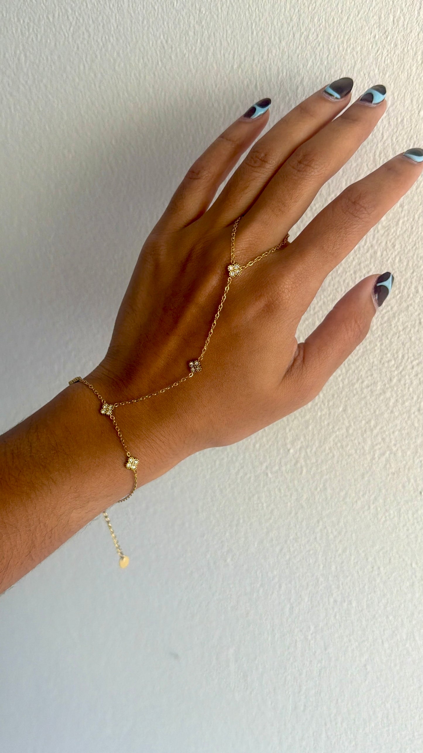 Roxy Handchain